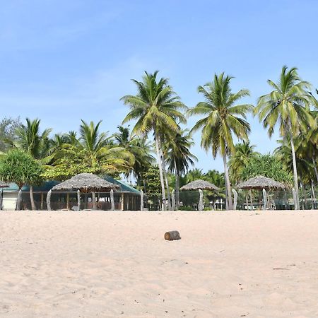 Sea Way Hotel Nilaveli Exterior foto